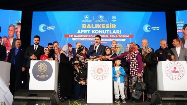 Evler 1 yıl içerisinde teslim edilecek! Bakan Kurum açıkladı